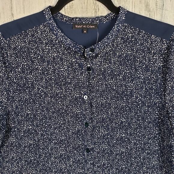 NWT Violet & Claire Navy Blue Speckled Button Down Silky Blouse Size Medium - Picture 2 of 12